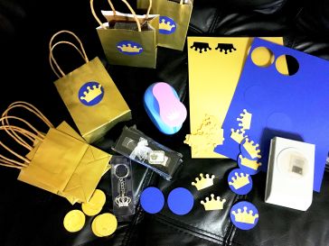 Making Favor bags using blue/Gold cardstock papers, Circle and crown punches